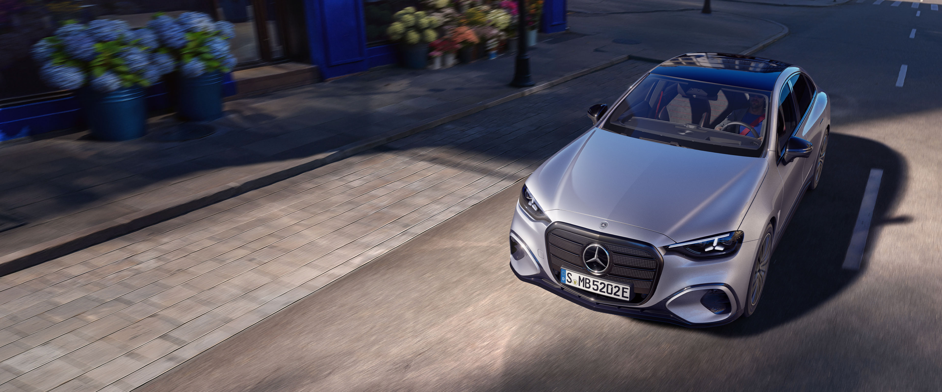 Laddning ingår | Mercedes-Benz Finans Nya helelektriska Mercedes-Benz C-Klass ute på vägen