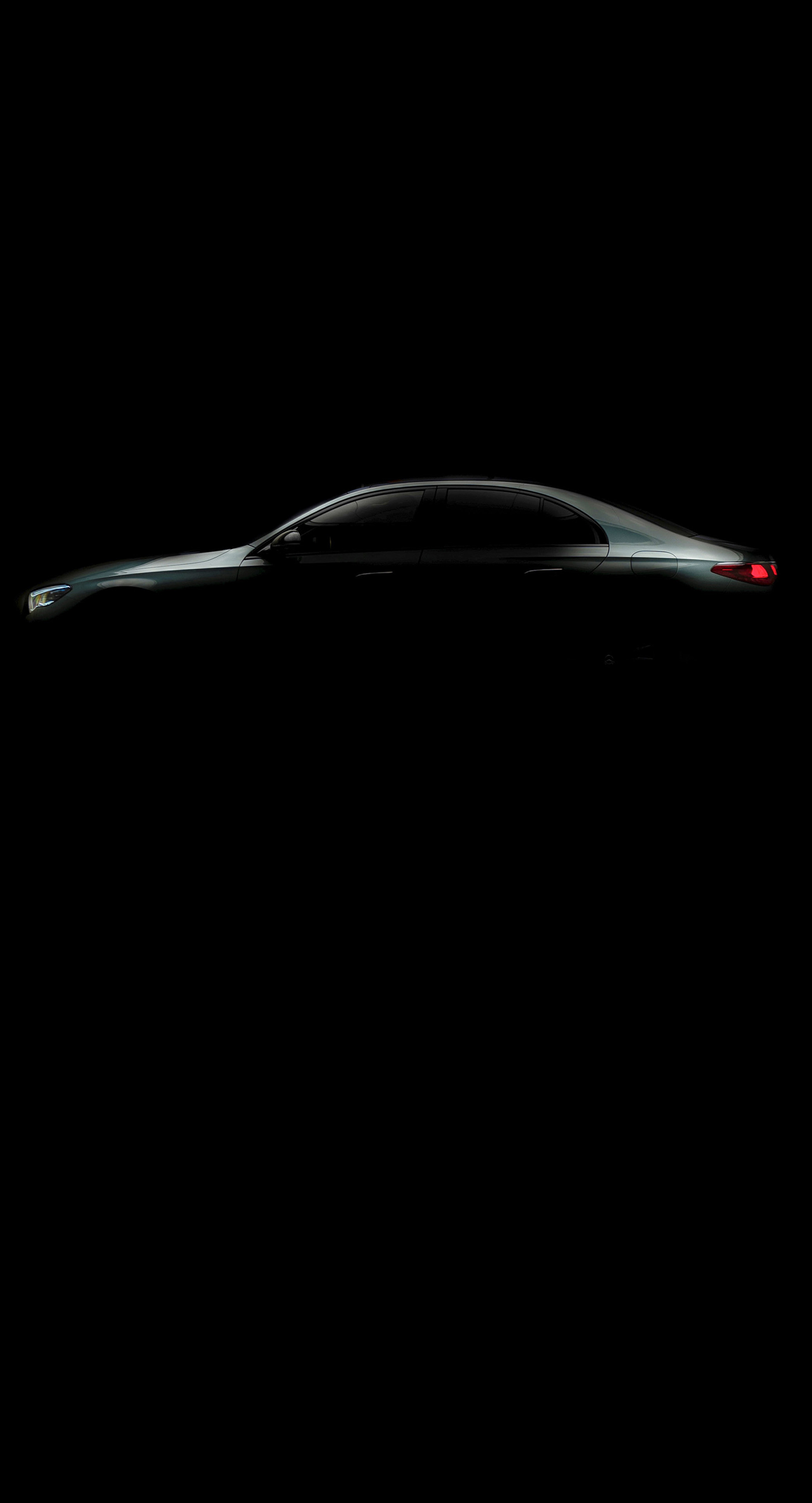 Ljusgrå Mercedes-Benz GLE AMG Line sedd diagonalt framifrån