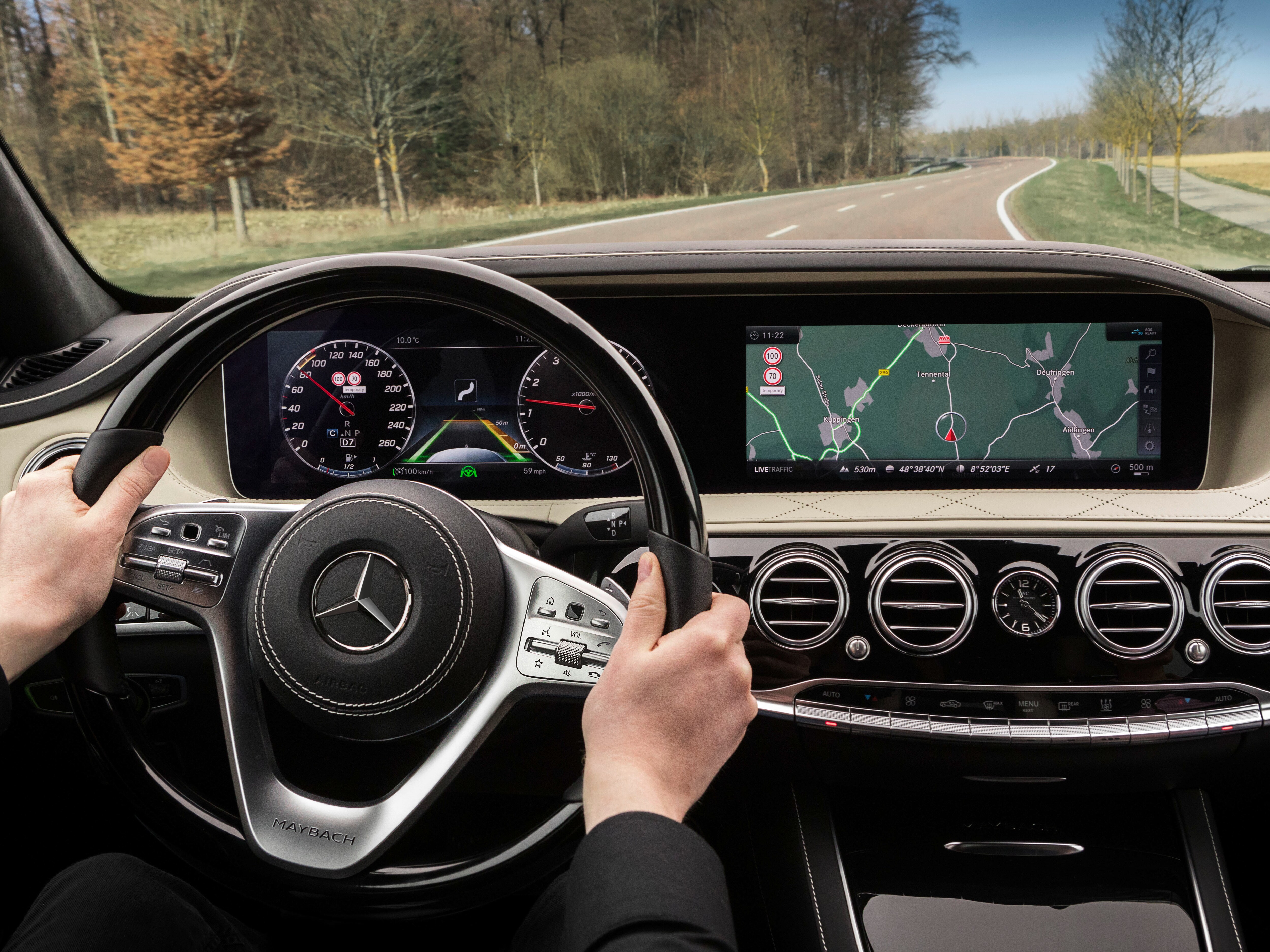 Mercedes-Benz Intelligent Drive i S-Klass sedd från förarens perspektiv