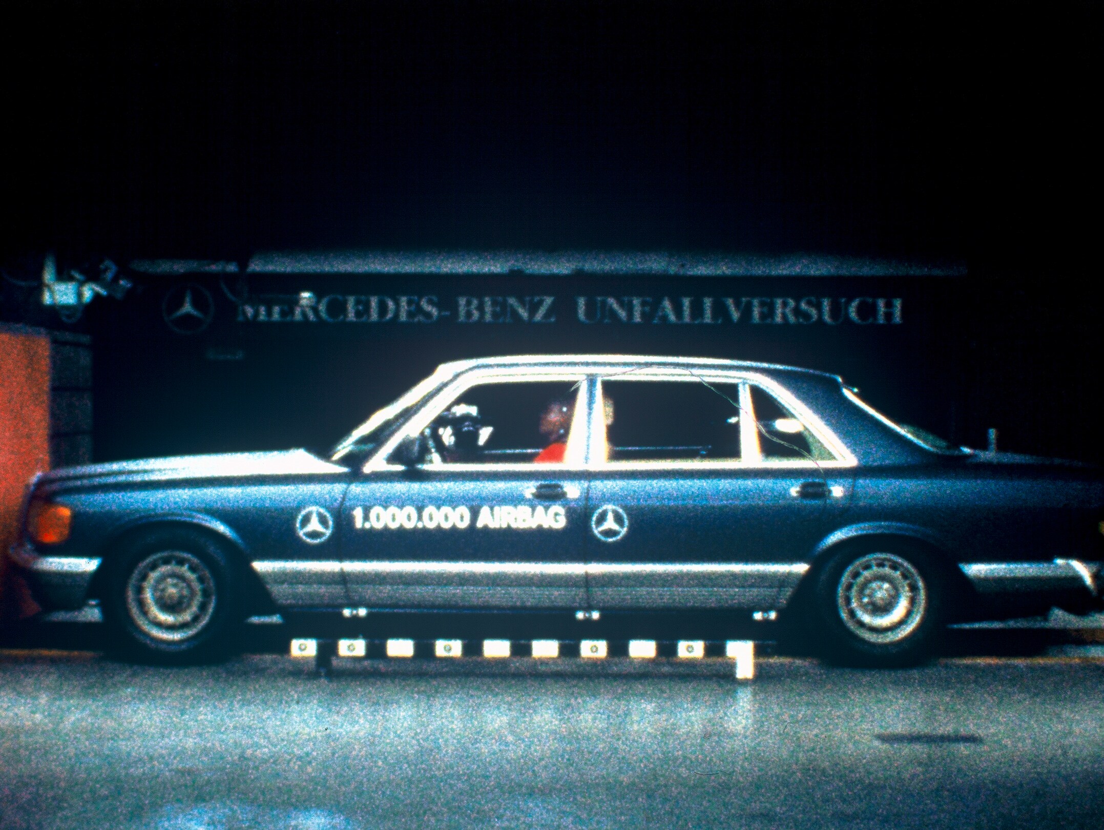 Mercedes-Benz 500 SEL W126 krocktest med airbag i Sindelfingen