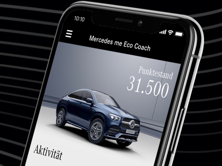 Mercedes-Benz Eco Coach app | Appar | Mercedes-Benz digitala tjänster Mercedes-Benz Eco Coach appen visas på en smartphone