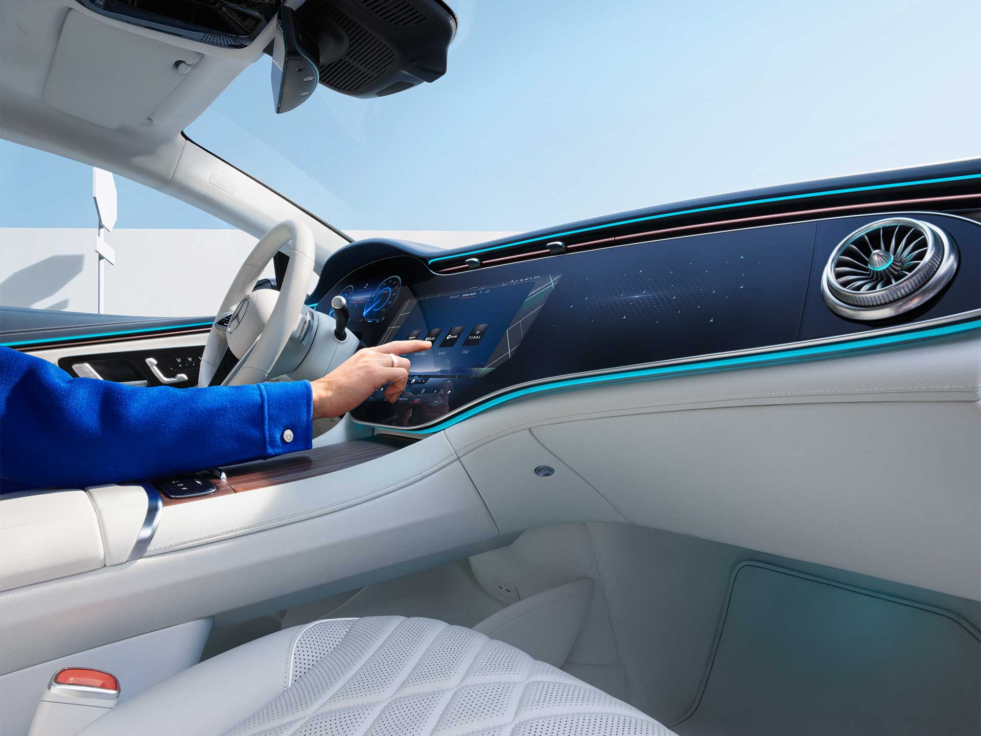 Digitala tjänster | Komfort | Mercedes-Benz Digitala tjänster väljs i MBUX multimediesystemet i en Mercedes-Benz.