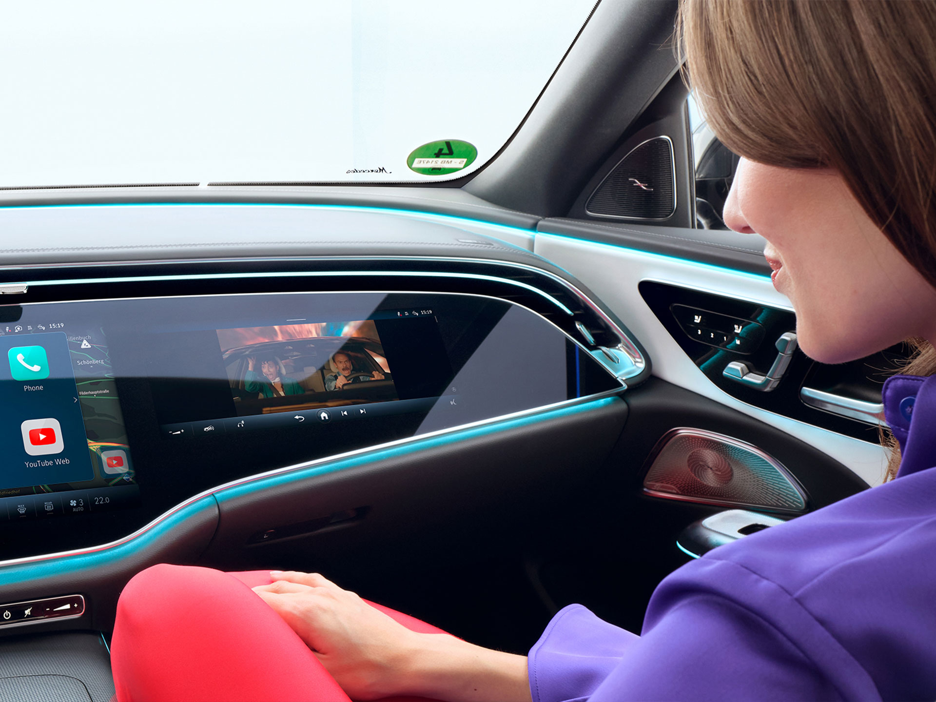 Videoströmning | Multimedia och underhållning | Mercedes-Benz Videoströmning med MBUX i en Mercedes-Benz interiör.