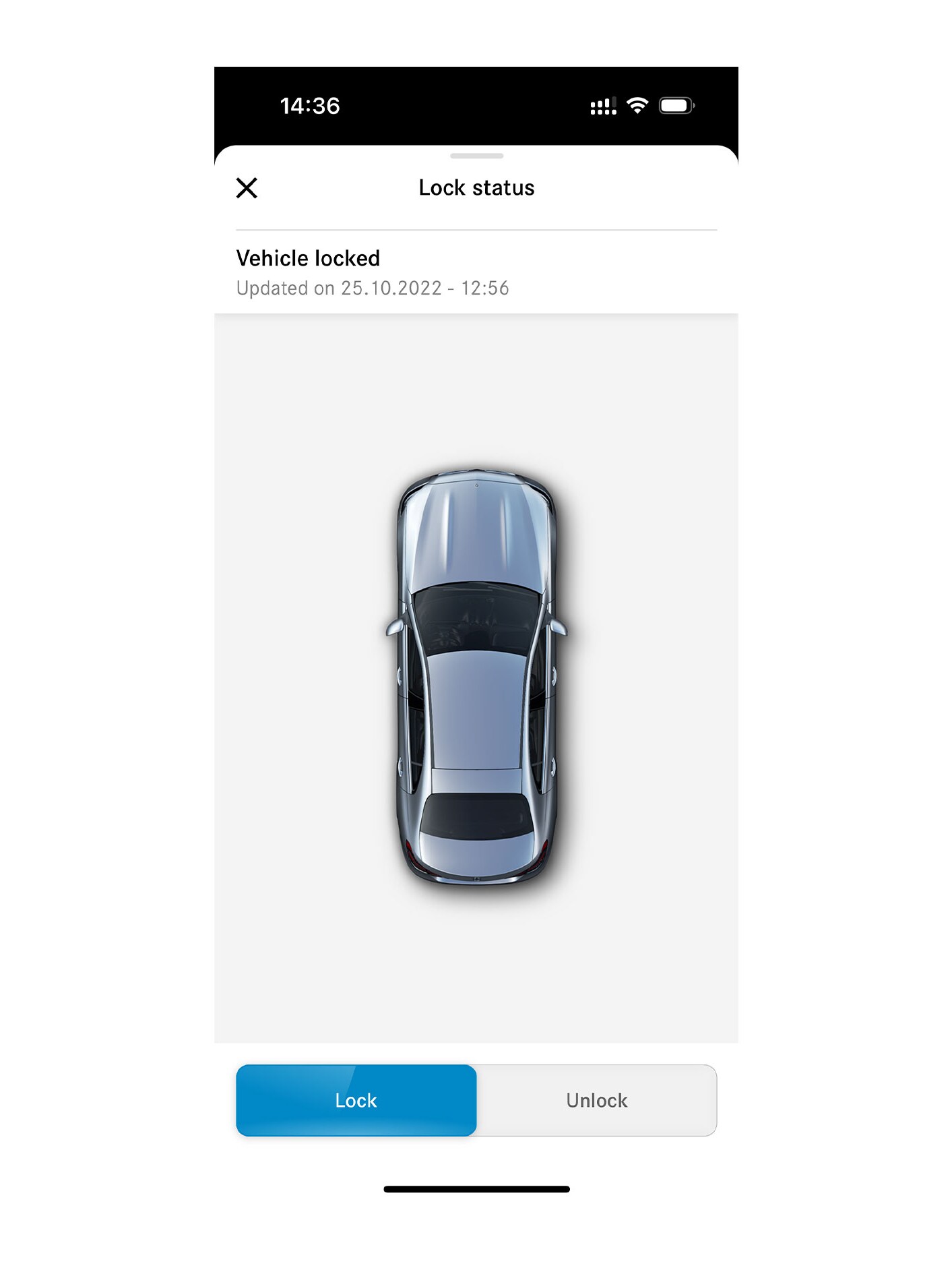 Smartphone varnar för olåsta bildörrar via Mercedes-Benz tjänsten Fjärrstyrning.