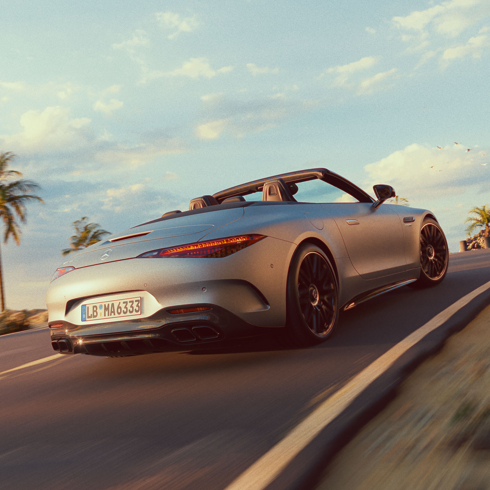Sportbil | Hybrid-driven sportbil | Mercedes-Benz Mercedes-Benz SL Roadster med nedfällt tak sedd snett bakifrån.