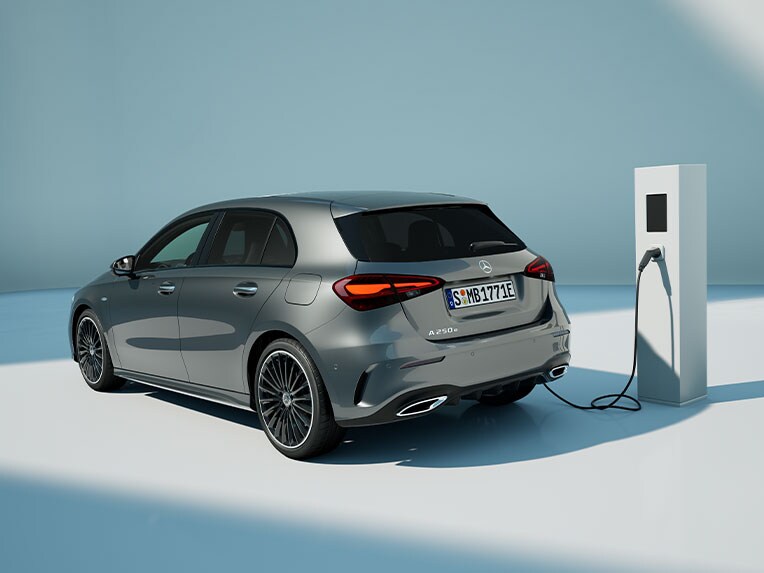 En illustration av laddningen av A-Klass laddhybrid.