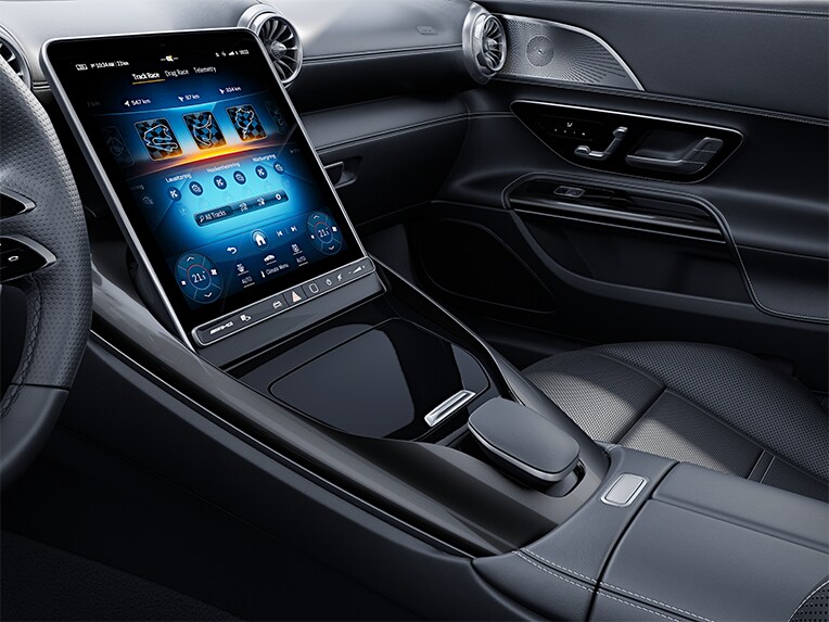 MANUFAKTUR-panelerna i svart krom i Mercedes-AMG GT Coupé.