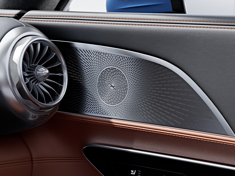 Högtalare i Burmester® High-End 3D Surround Sound System i Mercedes-AMG GT Coupé.