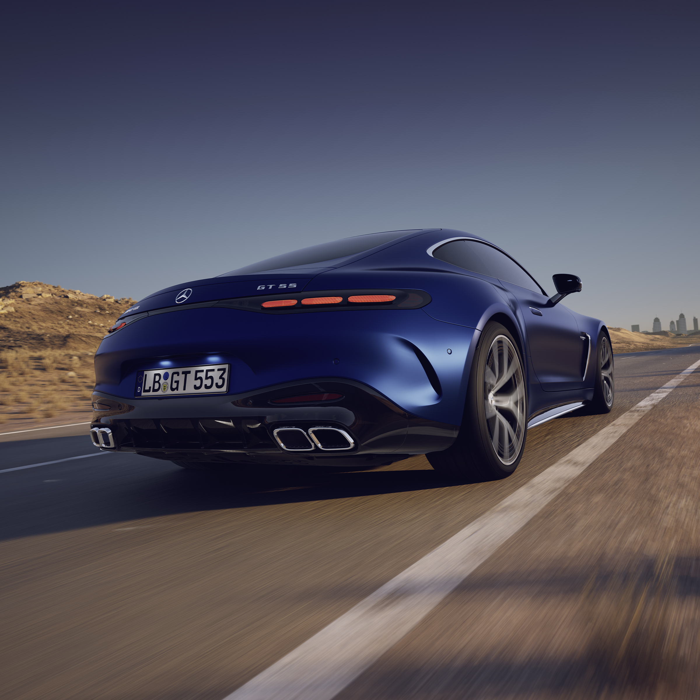 Sportbil | Fördelarna | Mercedes-Benz Blå Mercedes-AMG GT Coupé sedd snett bakifrån.
