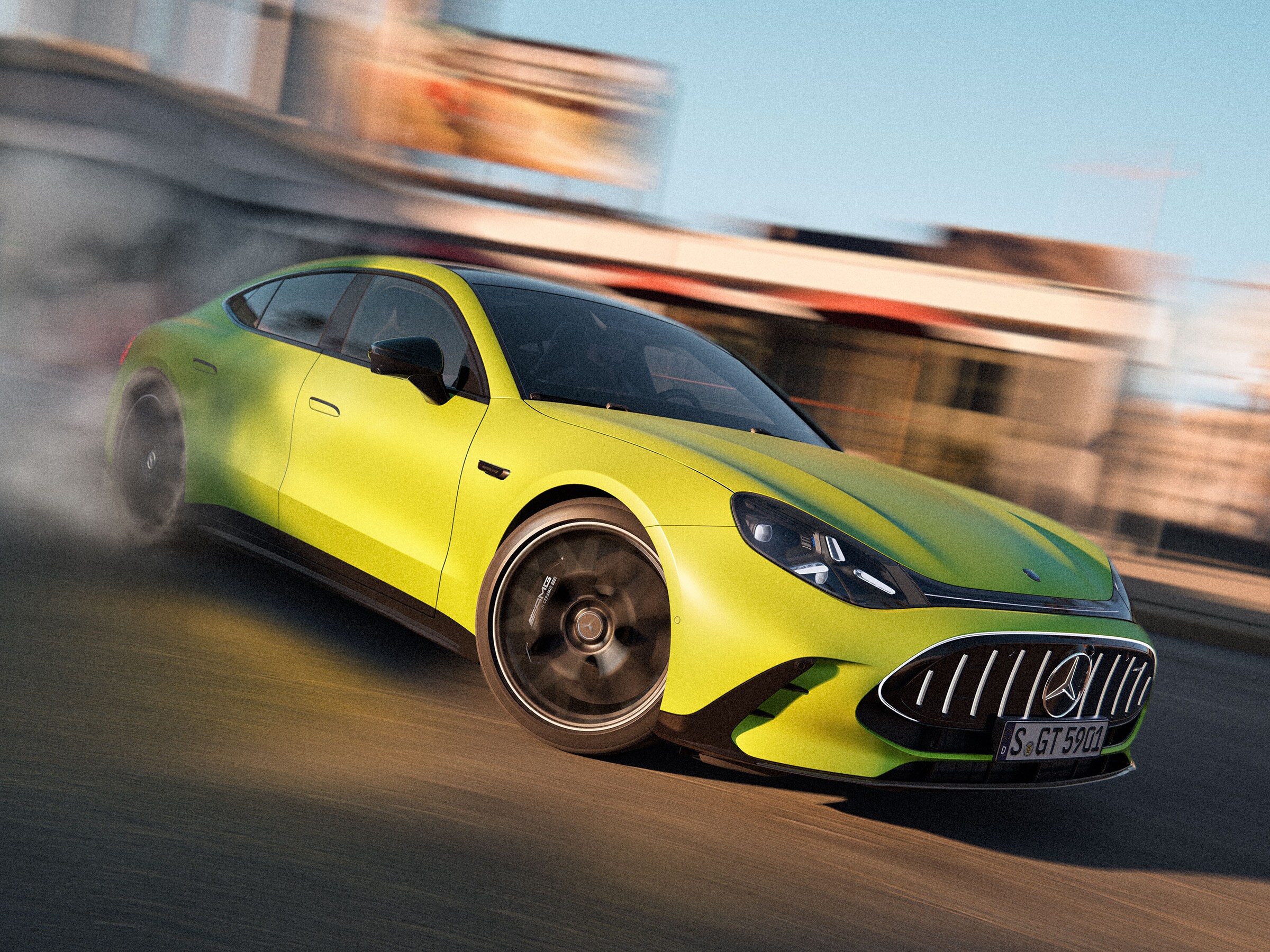 Neonfärgad Mercedes-AMG GT 4-dörrars Coupé som kör i hög hastighet.