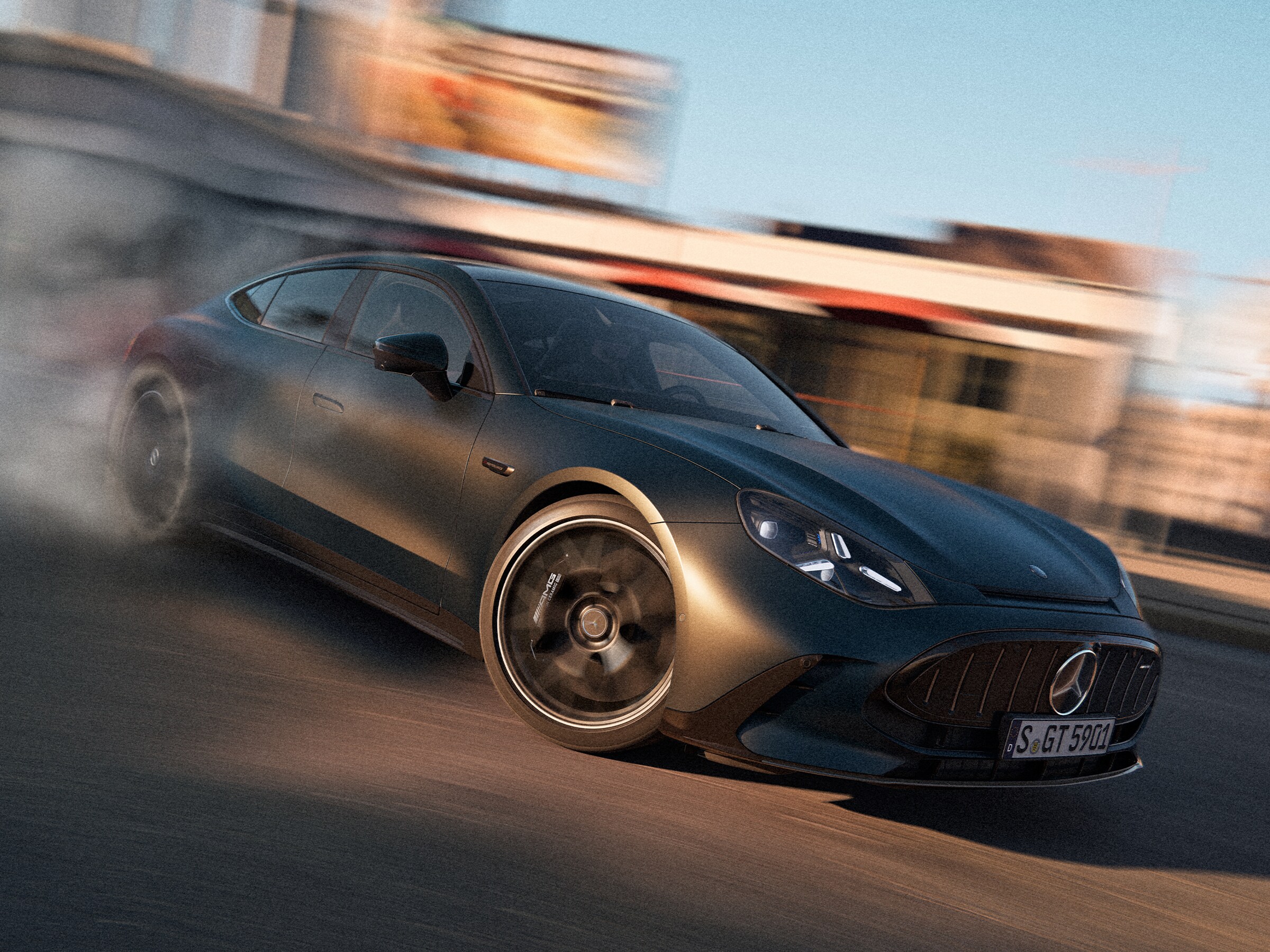 Neonfärgad Mercedes-AMG GT 4-dörrars Coupé som kör i hög hastighet.
