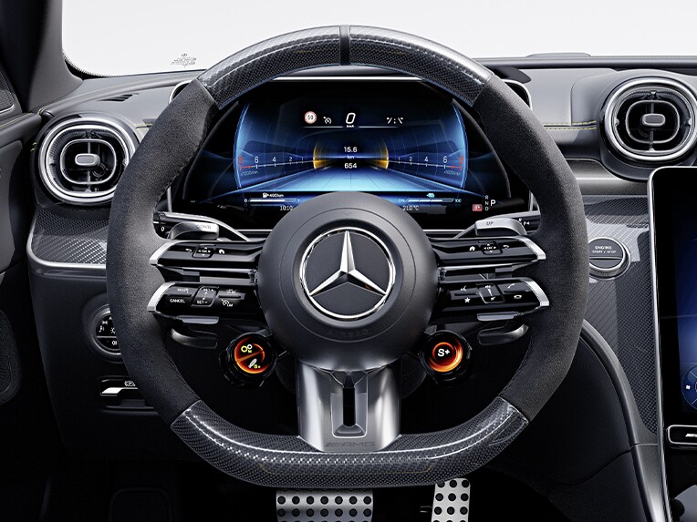 AMG Performance-ratten i kolfiberdesign/mikrofiber MICROCUT i Mercedes-AMG C-Klass Sedan.