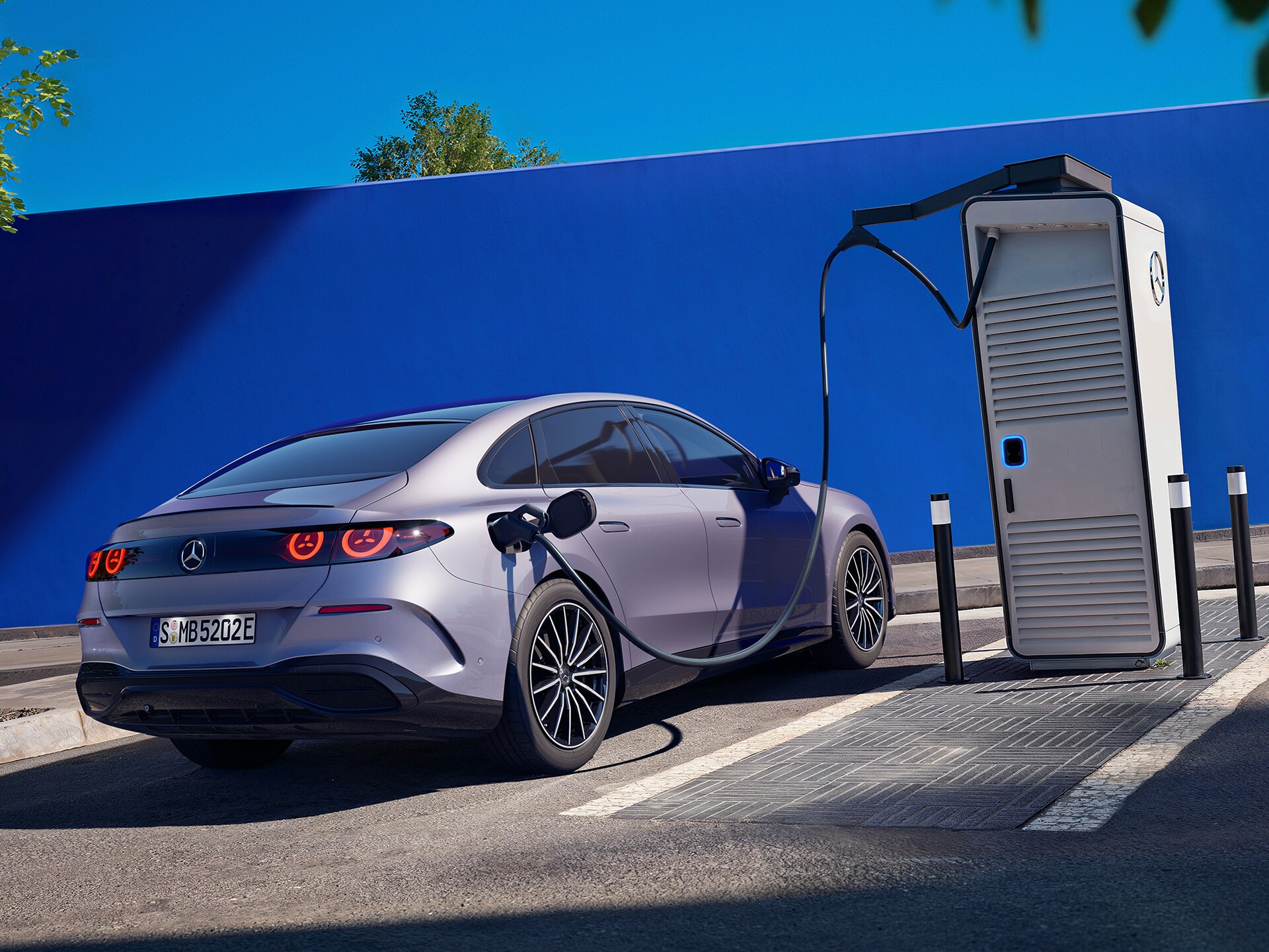 Laddning av den nya C-klassen från Mercedes-Benz.