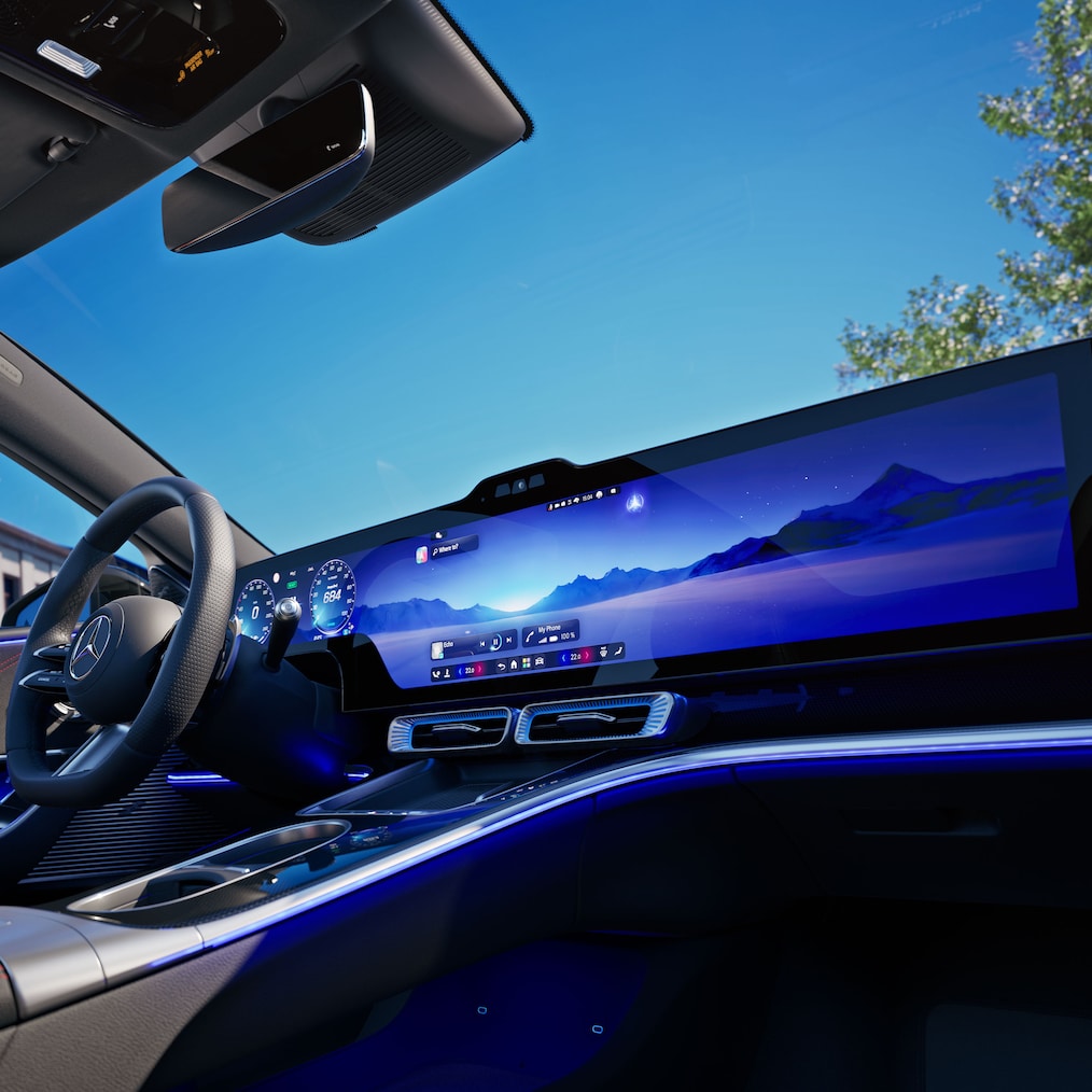 MBUX Hyperscreen i helt nya elektriska C-Klass från Mercedes-Benz.