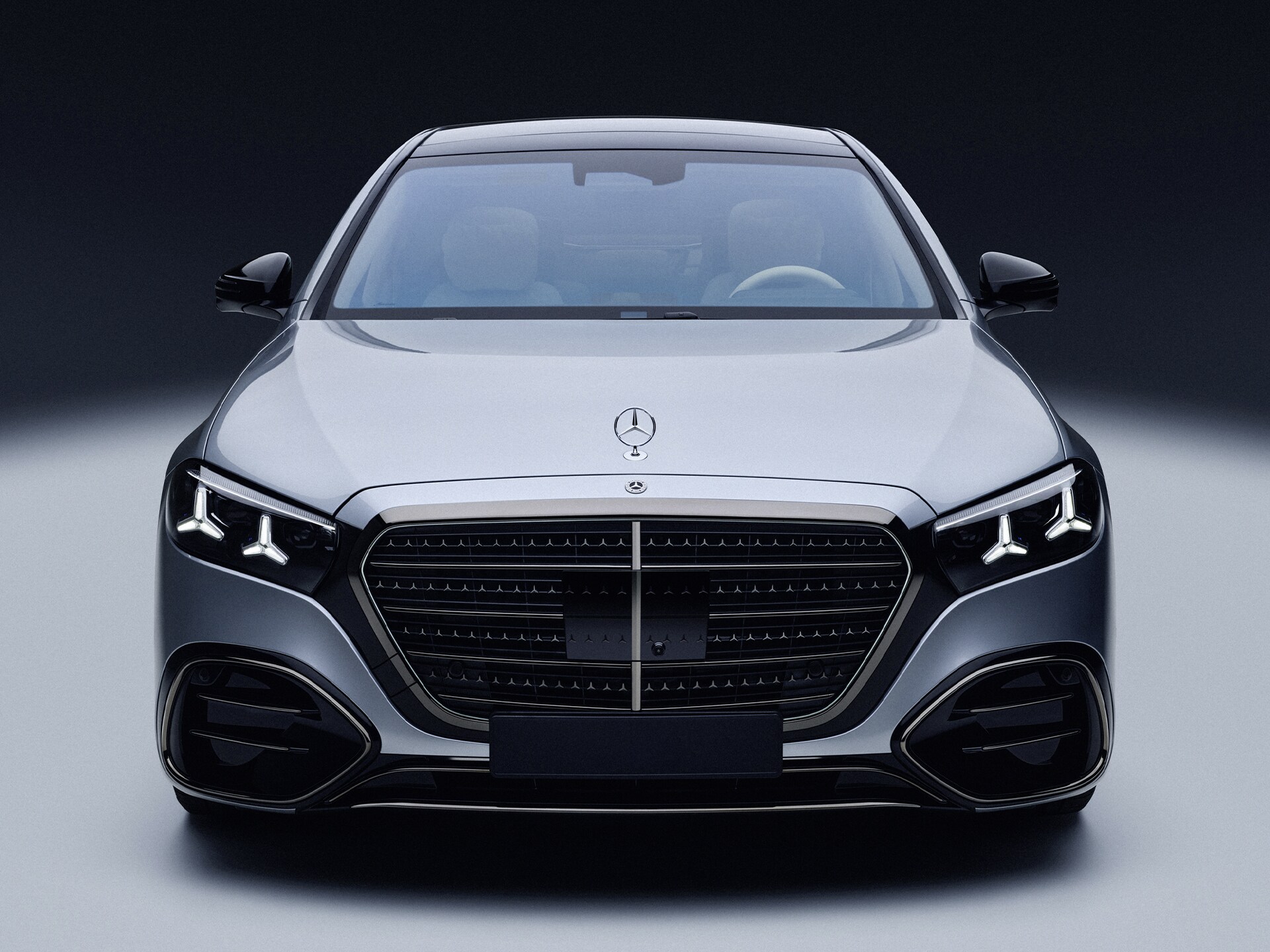Var med på resan med nya Mercedes-Benz S-Klass till 140 platser runt om i världen.