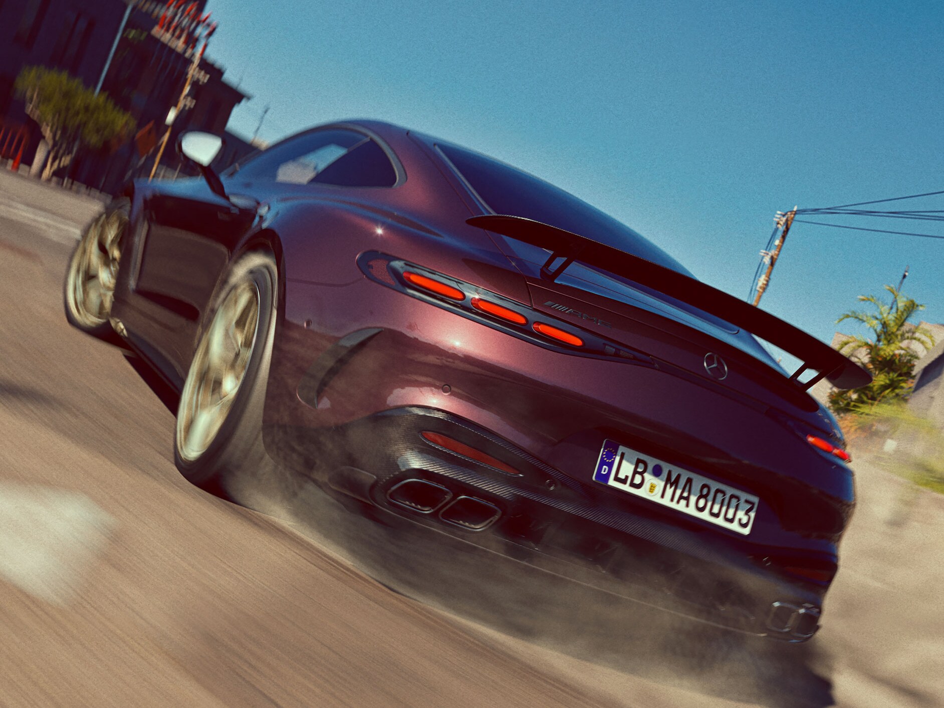 Bakpartiet på en GT Coupé från Mercedes-AMG som kör snabbt på gatan.