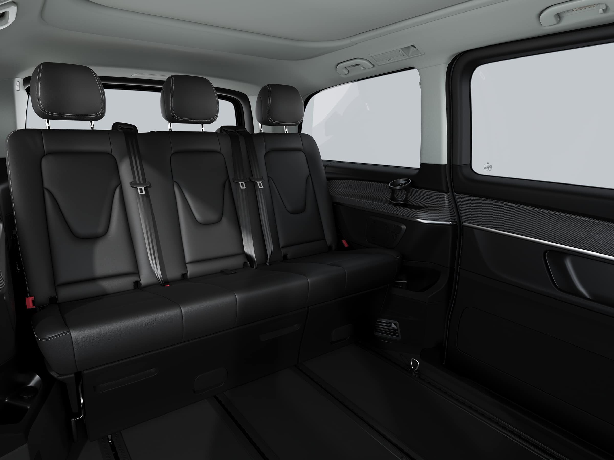 Baksätet i Mercedes-Benz Marco Polo HORIZON med tre sittplatser och flexibelt skensystem.