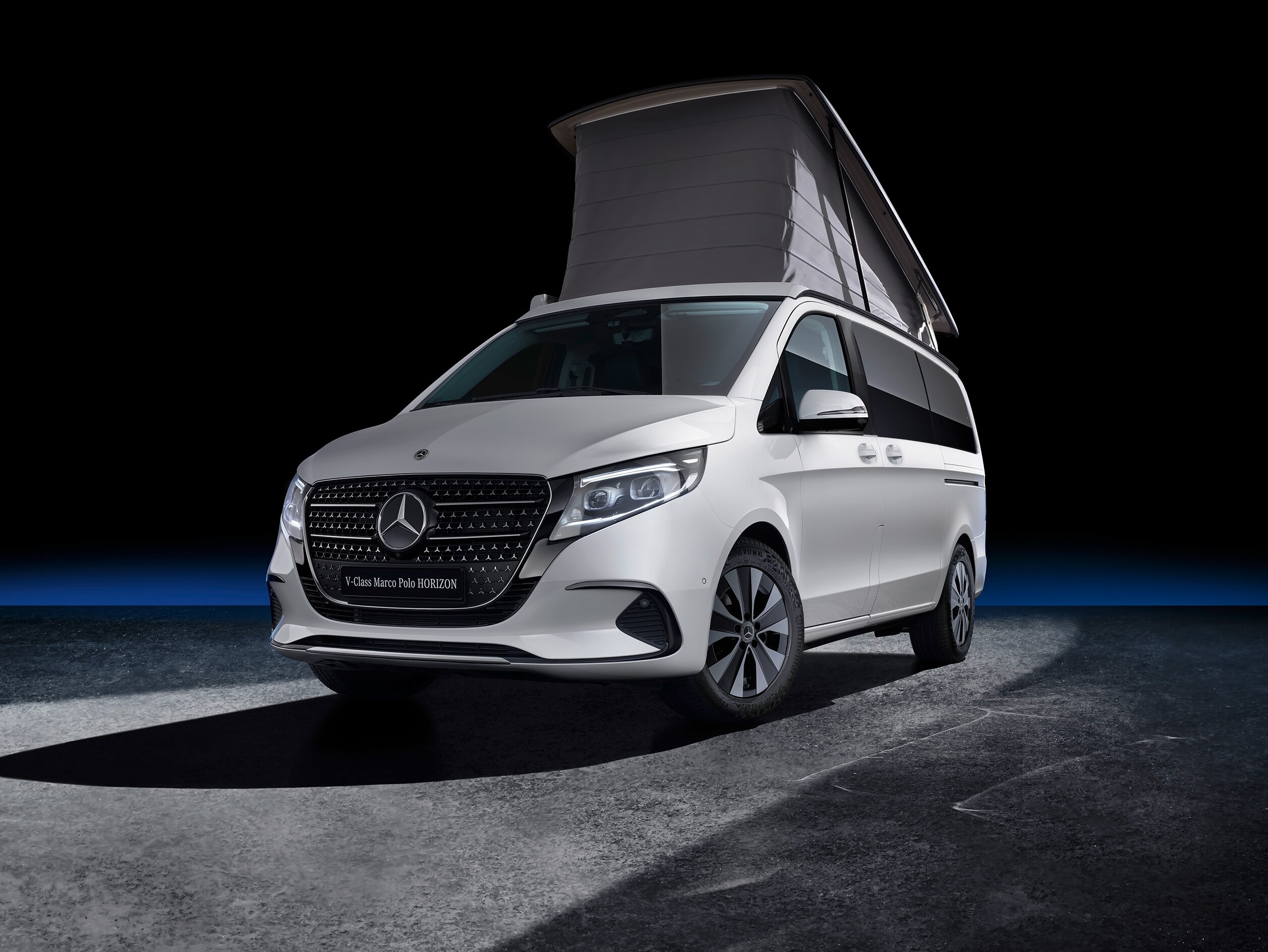 Marco Polo HORIZON med pop-up-tak i ett kargt ökenlandskap som lyfter fram terrängäventyr och vanlife.