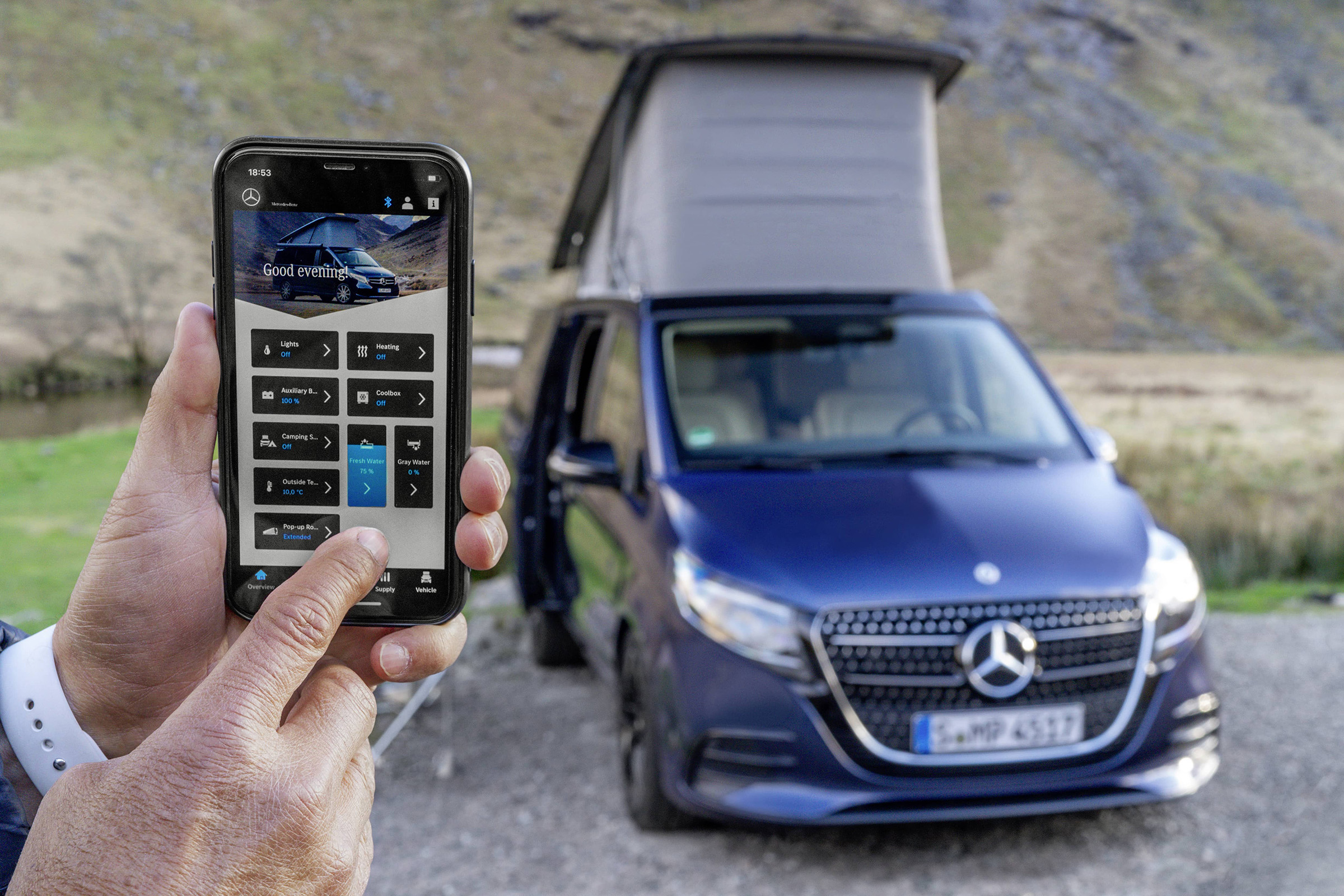 Mercedes-Benz Advanced Control | Marco Polo World | Mercedes-Benz Med Mercedes-Benz Advanced Control (MBAC) kan du fjärrstyra campingbilens centrala funktioner, såsom värme, ljus och det uppfällbara taket med din smartphone.
