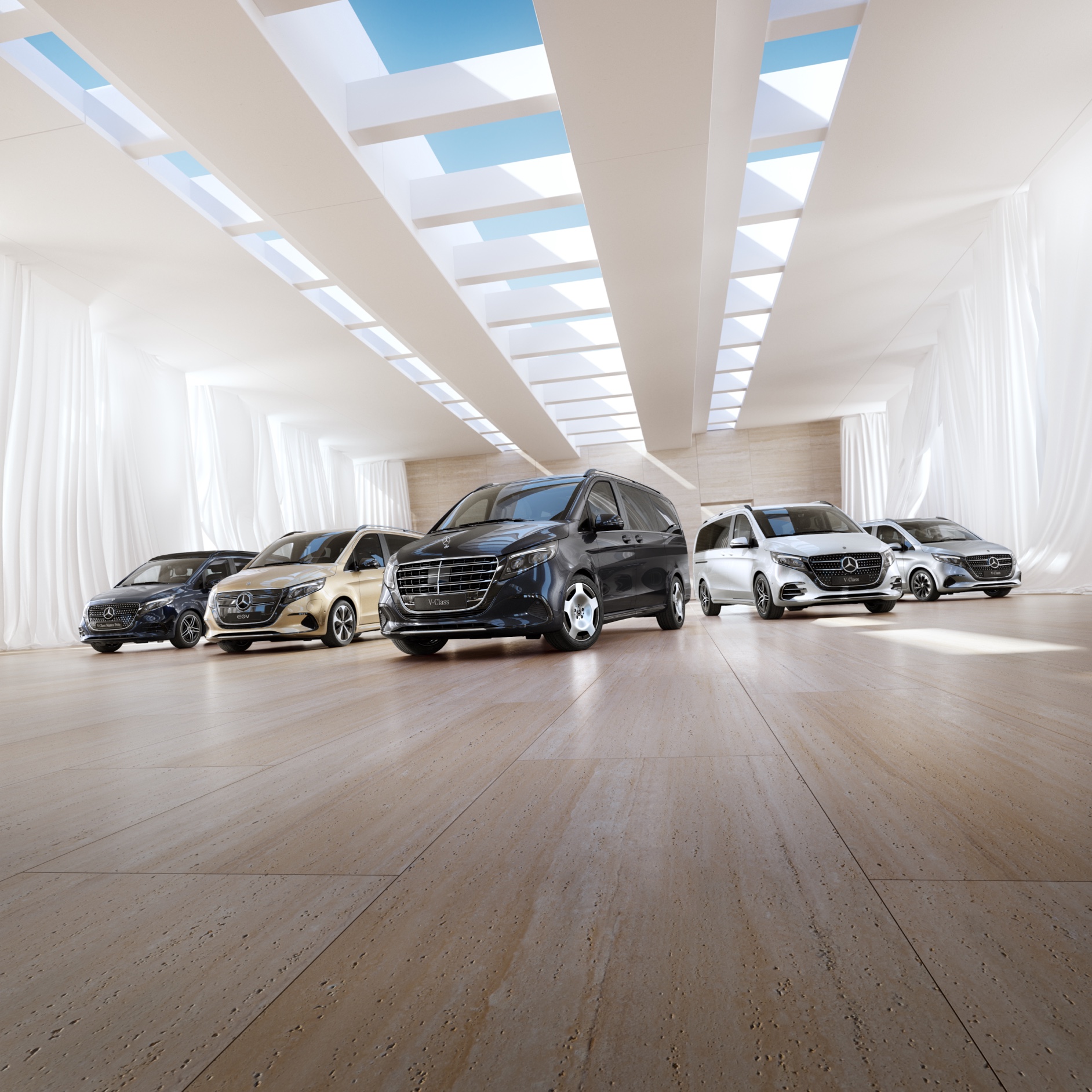 Eldriven eller bränsledriven | 7-sitsiga elbilar för familjen | Mercedes-Benz Olika Mercedes-Benz familjebilar sida vid sida i minimalistiskt showroom