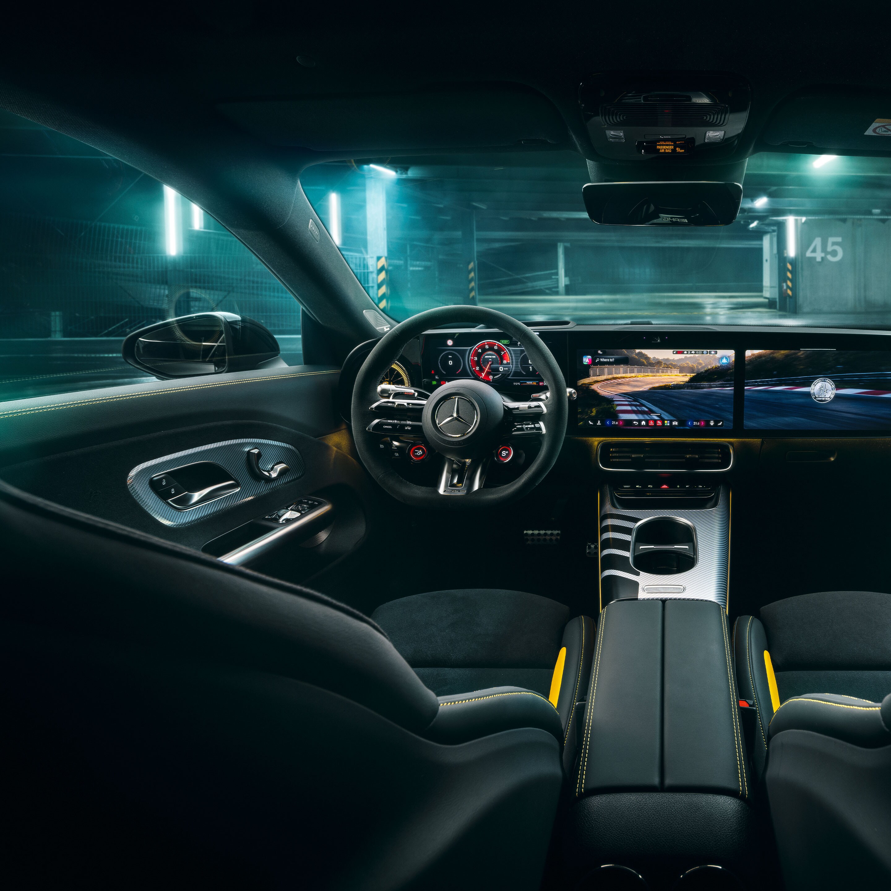 Interiören i den helt nya Mercedes-AMG CLA 45 elbilen 4MATIC+.