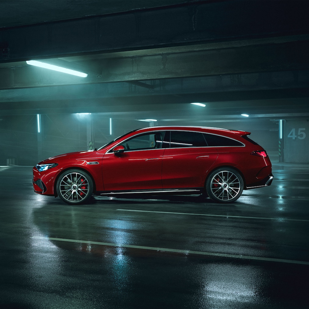 Helt nya eldrivna Mercedes-AMG CLA 45 4MATIC+ Shooting Brake i MANUFAKTUR Patagonia Red Metallic.
