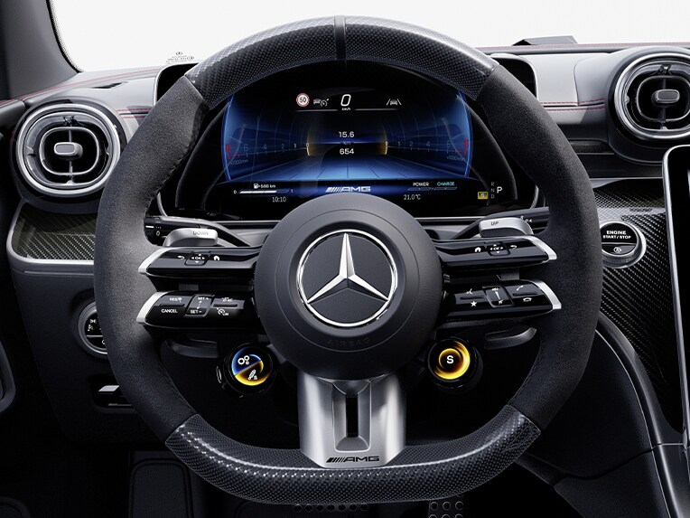 AMG Performance-ratt i kolfiberdesign/mikrofiber MICROCUT i Mercedes-AMG CLE Cabriolet.