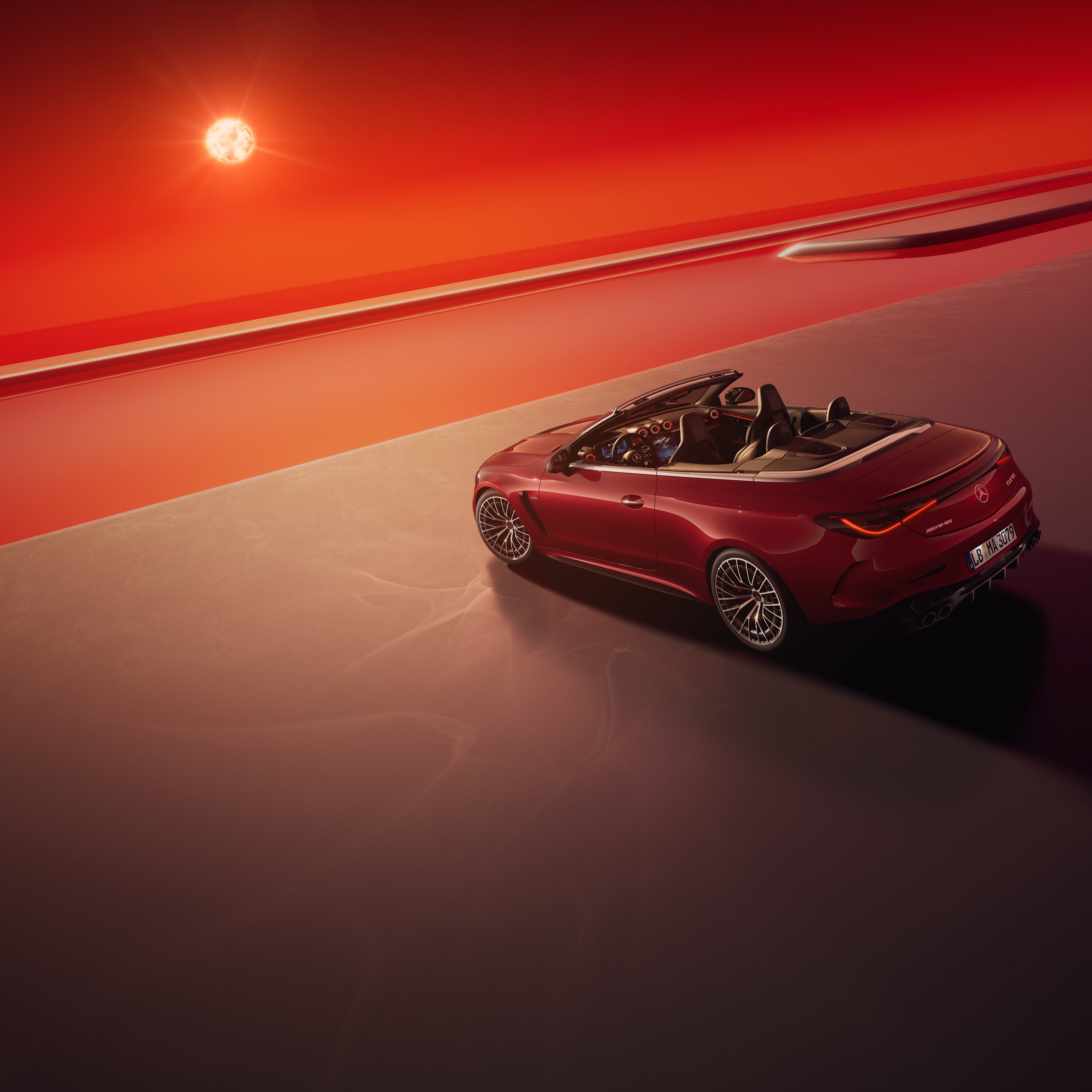 CLE Cabriolet AMG Performance Edition | Tjänstebilar | Mercedes-AMG Röd Mercedes-Benz CLE Cabriolet sedd snett bakifrån