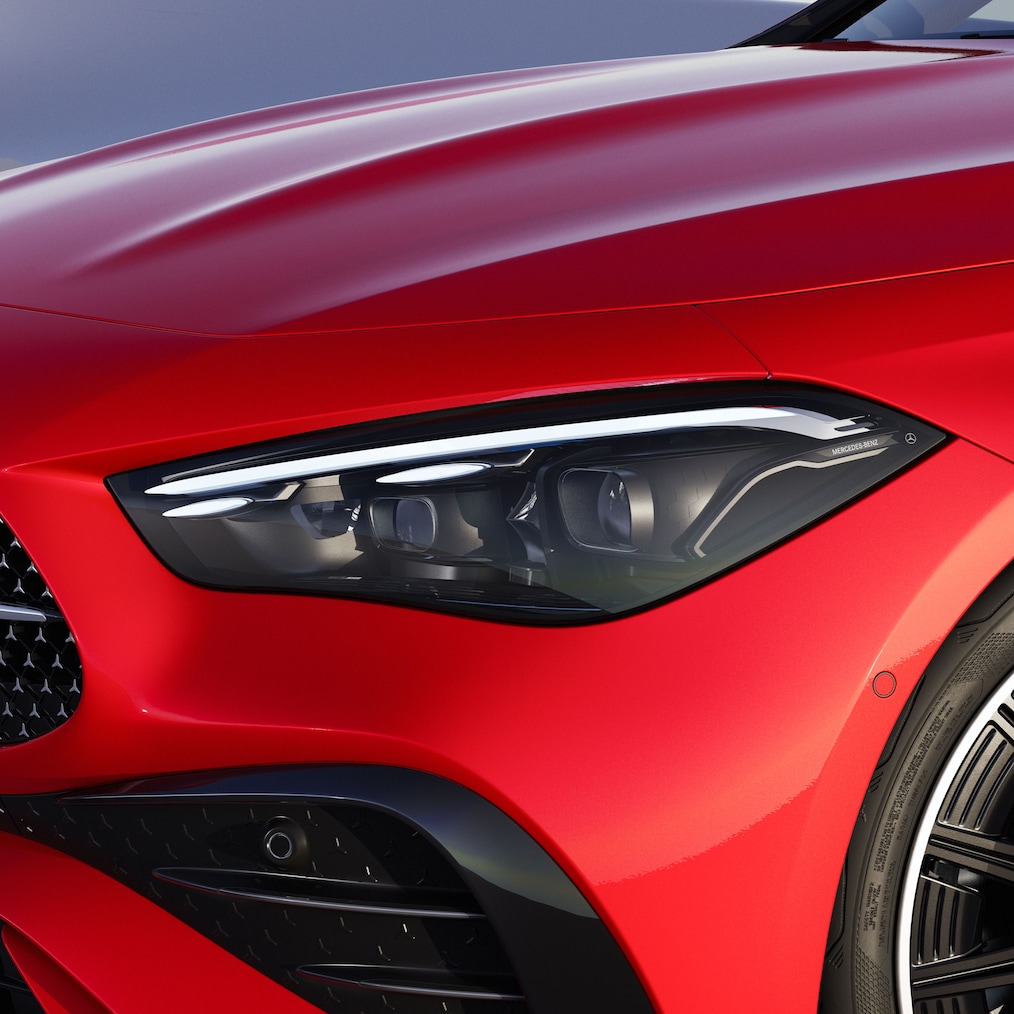 En strålkastare med DIGITAL LIGHT från Mercedes-Benz CLE Coupé.
