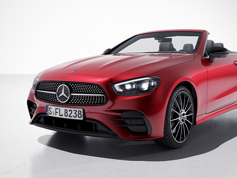 Exteriören hos E-Klass Cabriolet från Mercedes-Benz med Night package.