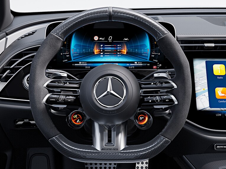 AMG Performance-ratten i kolfiber/mikrofiber MICROCUT i Mercedes-AMG E-Klass Kombi.