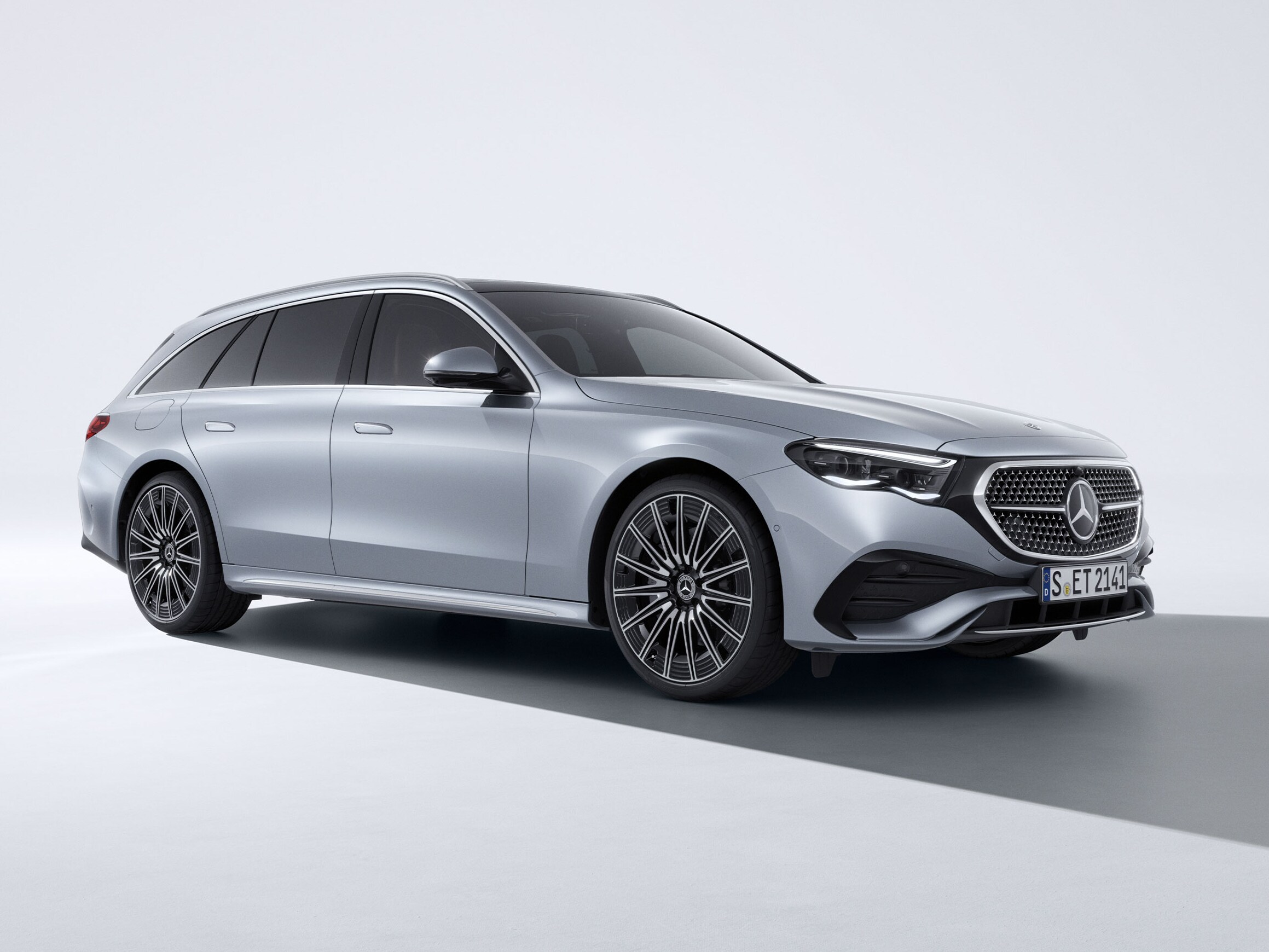 En Mercedes-Benz E-Klass sedd från sidan