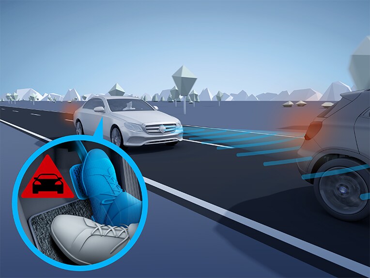 Aktiv bromsassistent i E-Klass Sedan från Mercedes-Benz.