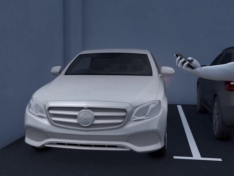 Parkeringssystemen i E-Klass Sedan från Mercedes-Benz.
