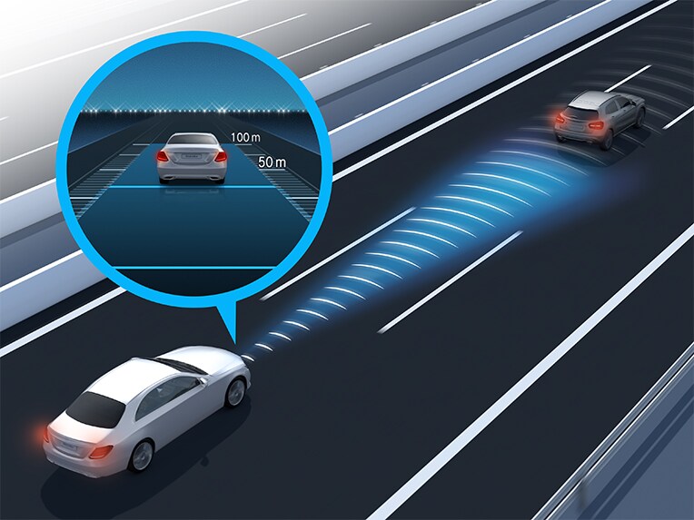 Den aktiva avståndsassistenten DISTRONIC i nya E-Klass Sedan från Mercedes-Benz.