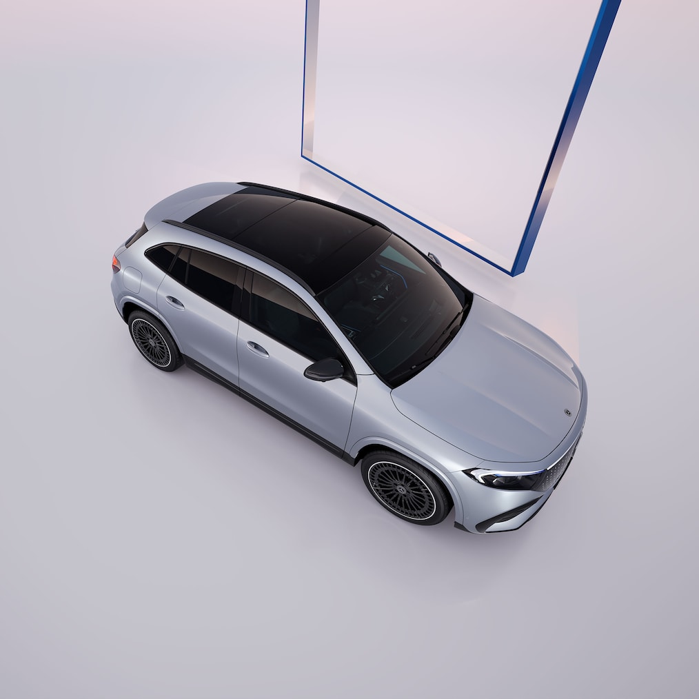 Vy bakifrån av en Mercedes-Benz EQA.