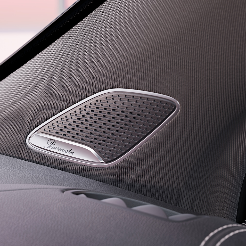 Närbild av en högtalare i Burmester® Surround Sound System.