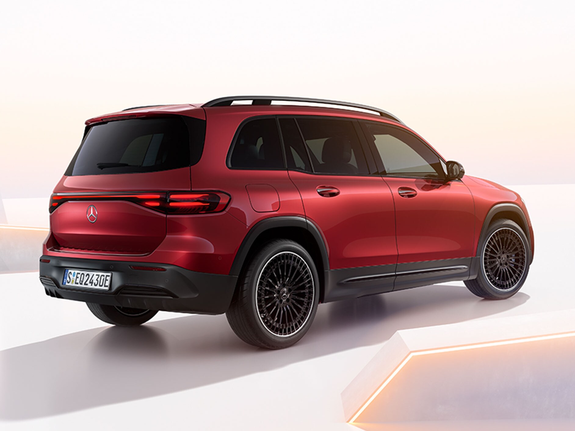 Boka en provkörning av EQB från Mercedes-Benz hos en bilhandlare nära dig.