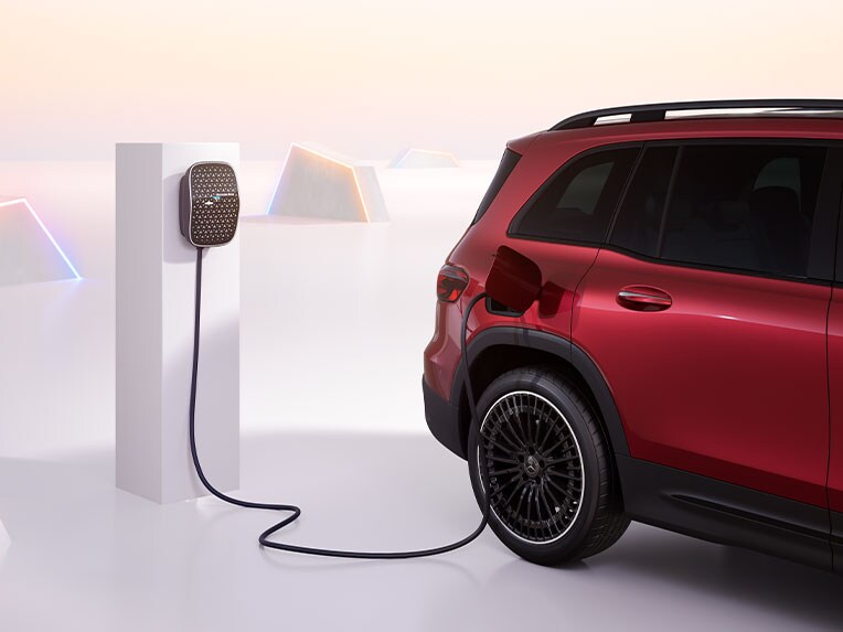 Väggmonterad laddbox från Mercedes-Benz.