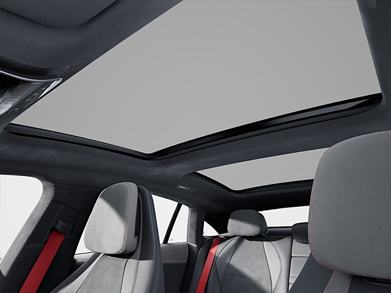 Panoramasoltaket på Mercedes-AMG EQE Sedan.