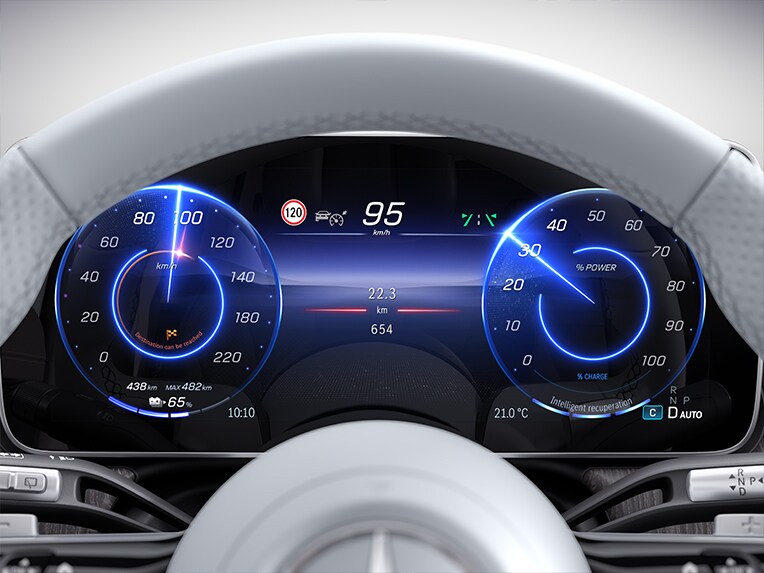 Displayindikeringen för ECO-assistenten i EQE Suv från Mercedes-Benz i en detaljbild.