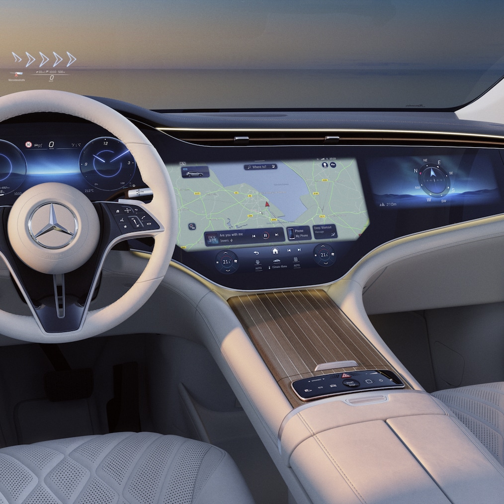 MBUX Hyperscreen i EQS Suv med premiumkänsla från förarens perspektiv.
