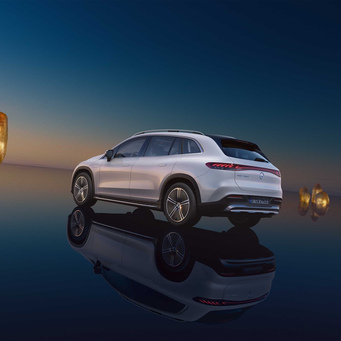 En vy av exteriören hos Mercedes-Benz EQS SUV.