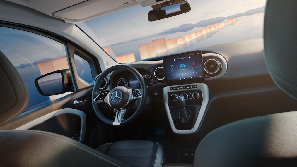 Instrumentpanelen på insidan av en Mercedes-Benz EQT