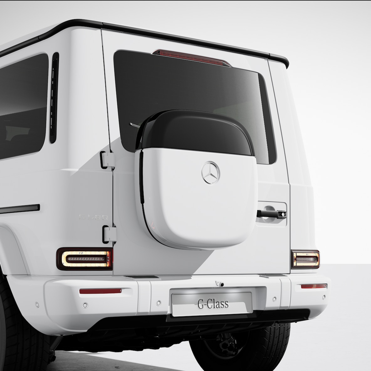 Designboxen på bagagedörren till en Mercedes-Benz G 580 med EQ-teknik.