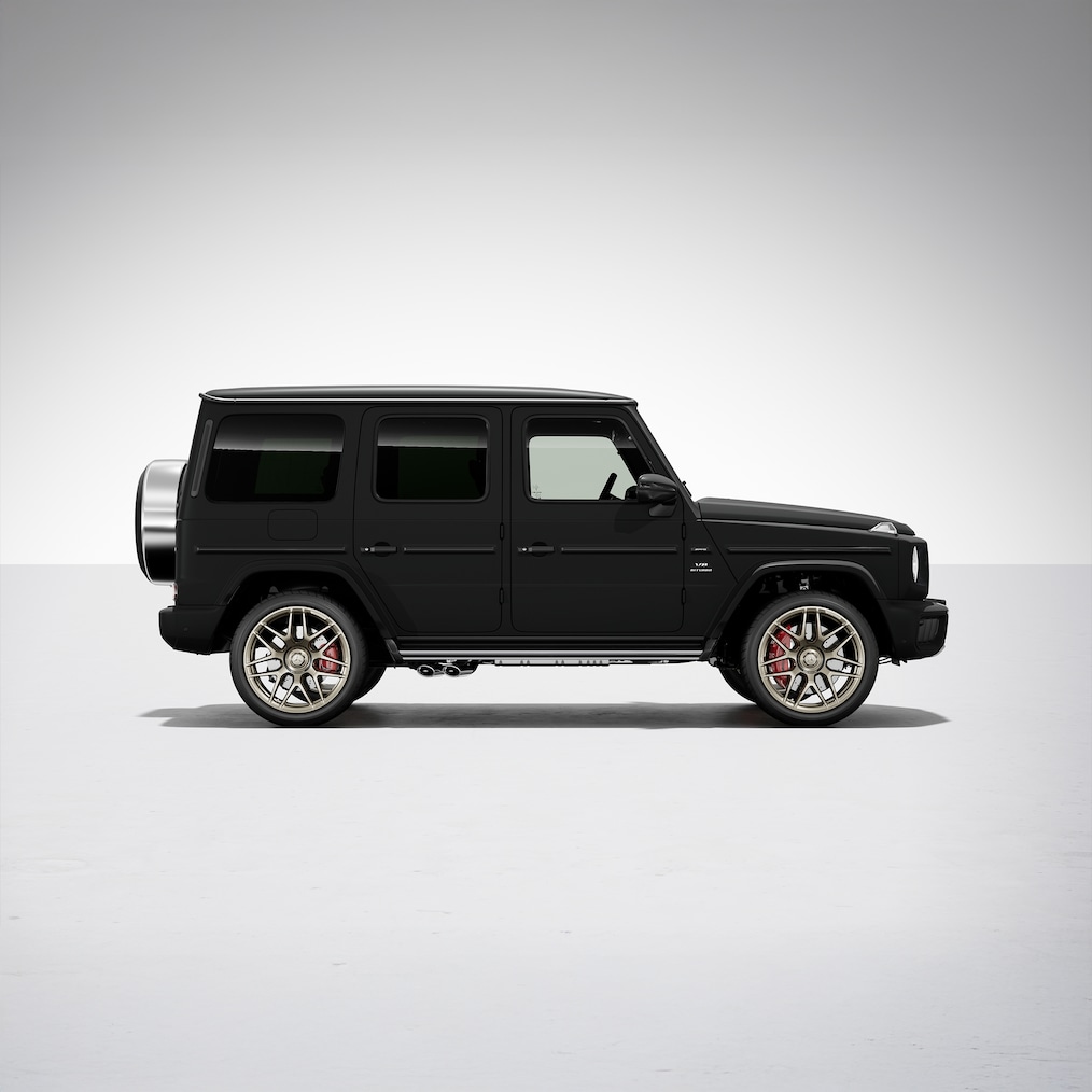 En Mercedes-AMG G 63 med AMG Performance-paket sedd från sidan.