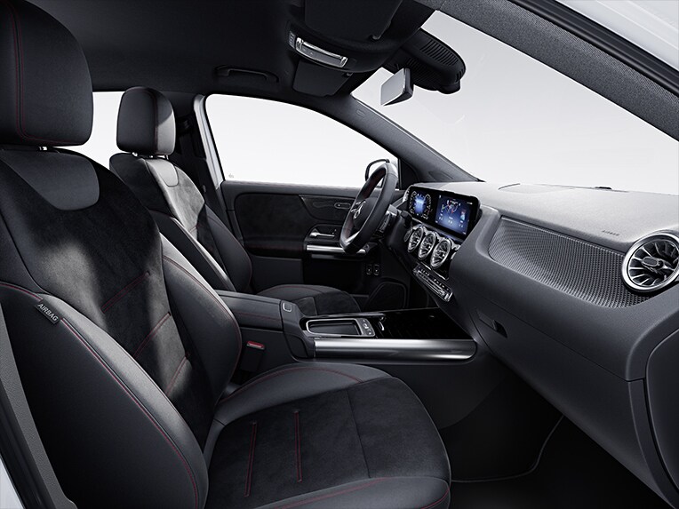 Interiören i Mercedes-Benz GLA med AMG Line.