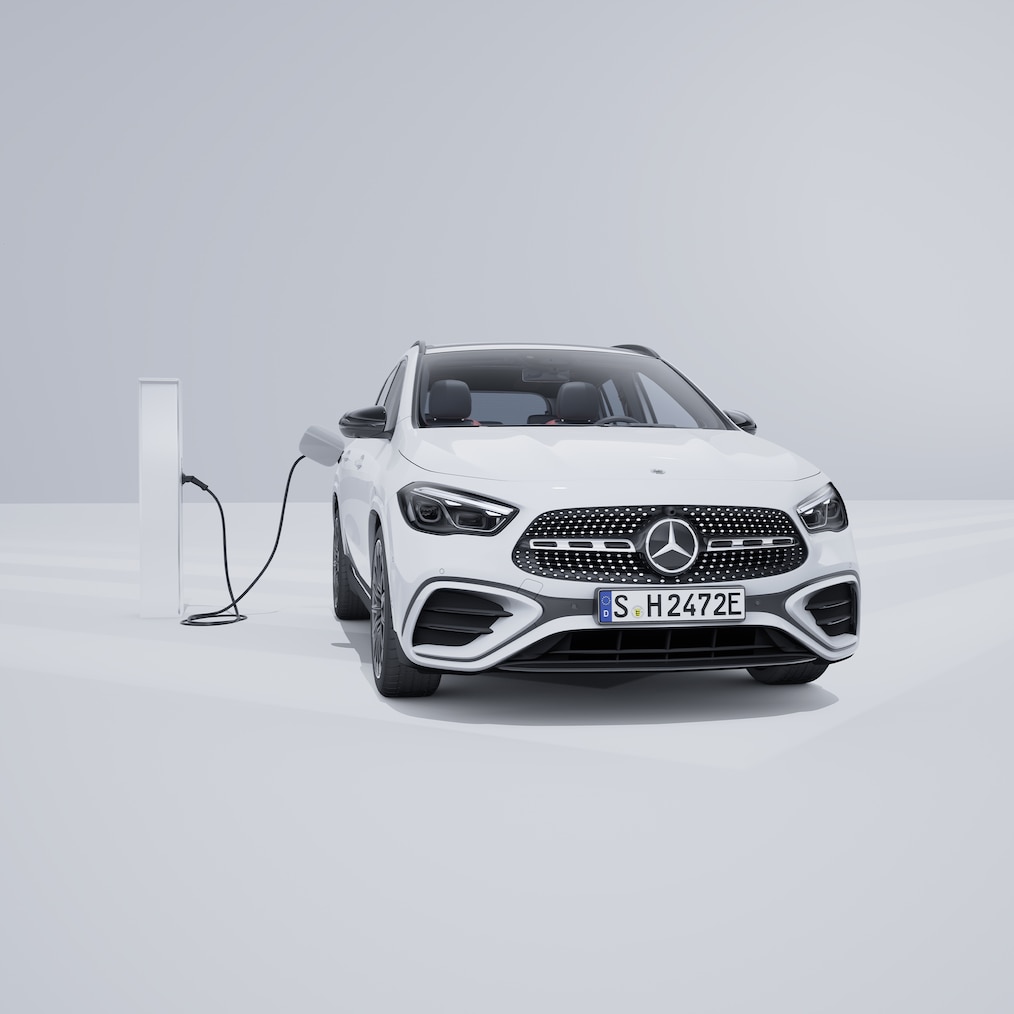 Mercedes-Benz GLA laddhybrid framifrån.