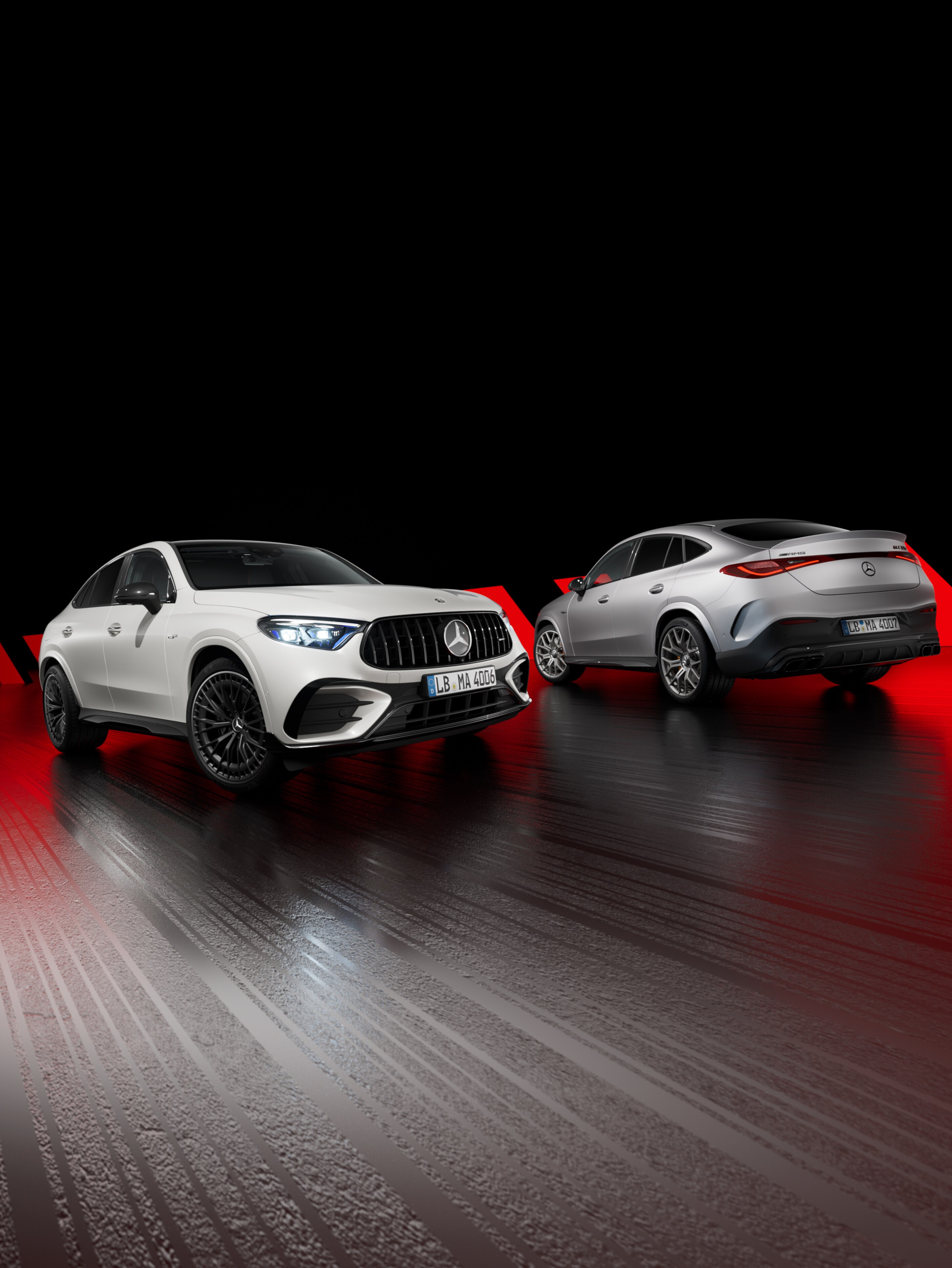 Två Mercedes-AMG GLC Coupé AMG Performance Edition modeller sida vid sida