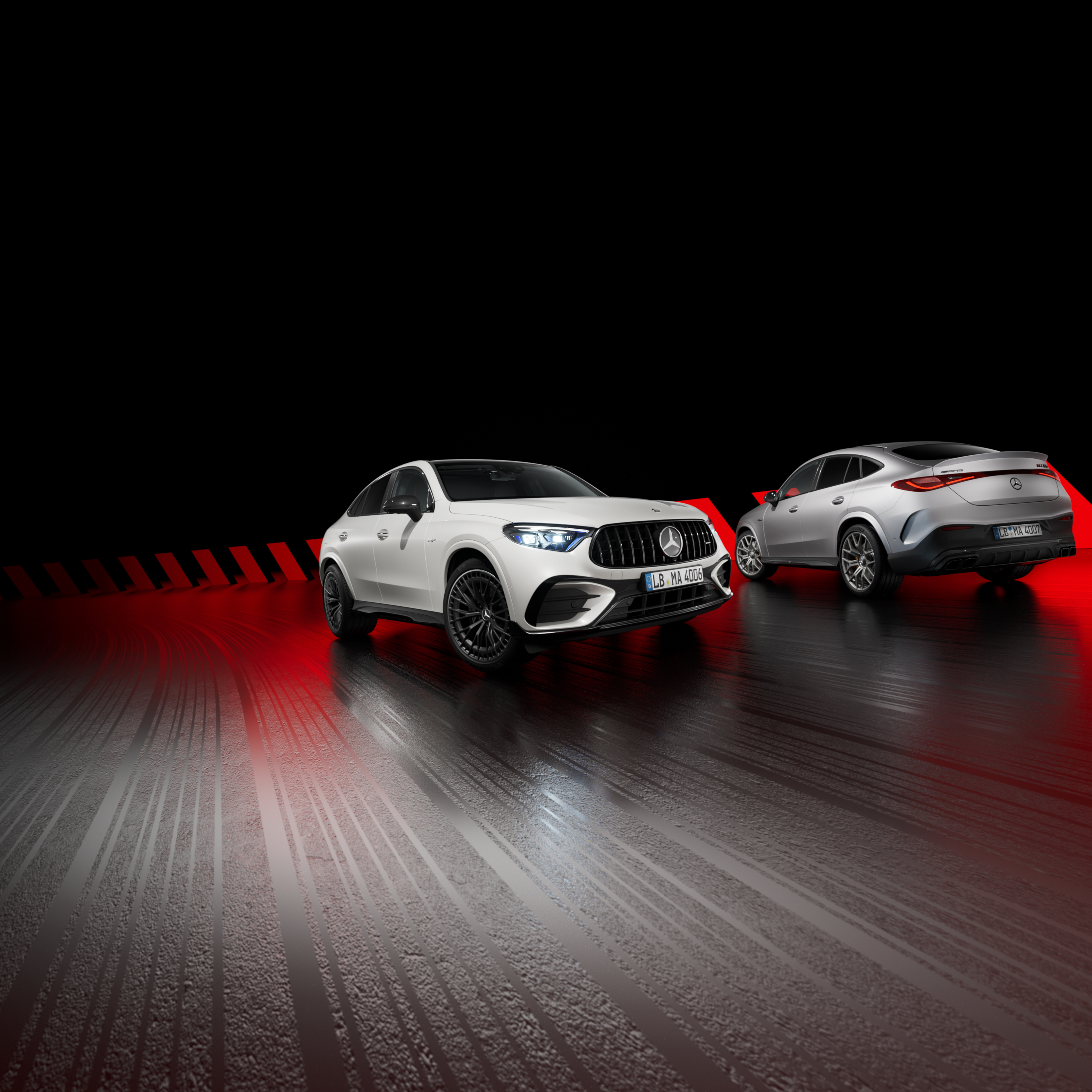 GLC SUV AMG Performance Edition | Tjänstebilar | Mercedes-AMG Två Mercedes-AMG GLC Coupé AMG Performance Edition modeller sida vid sida